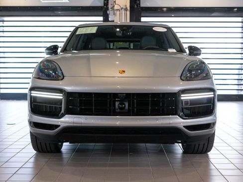 Certified 2022 Porsche Cayenne Turbo AWD/4WD image 6