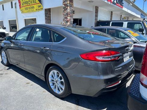 Used 2019 Ford Fusion SE FWD image 4