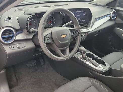 Used 2025 Chevrolet Trax LS FWD image 20