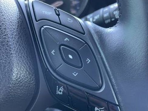 Used 2020 Toyota C-HR XLE image 17