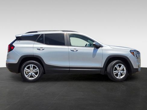 Used 2022 GMC Terrain SLE w/ Driver Convenience Package AWD/4WD image 3