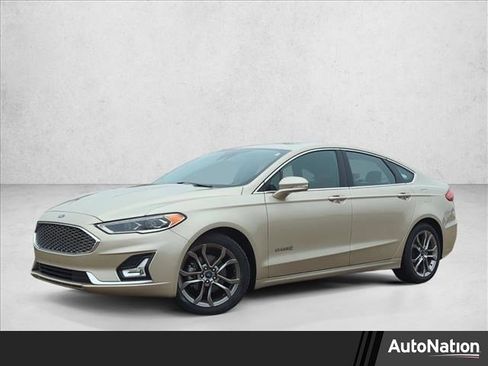 Used 2019 Ford Fusion Titanium image 1