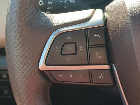 Used 2023 Toyota Sienna Platinum FWD image 24