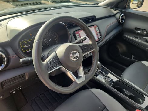 Used 2023 Nissan Kicks SR w/ SR Premium Package FWD image 22