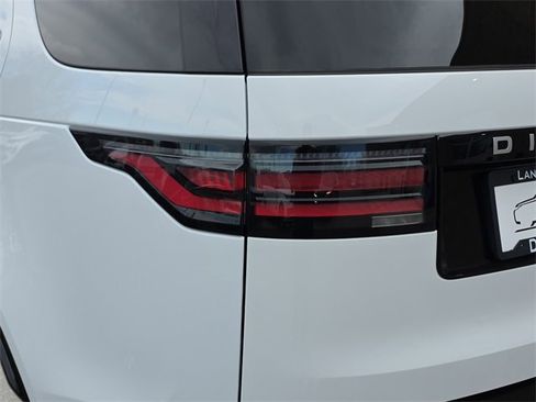 New 2026 Land Rover Discovery Limited Edition image 19
