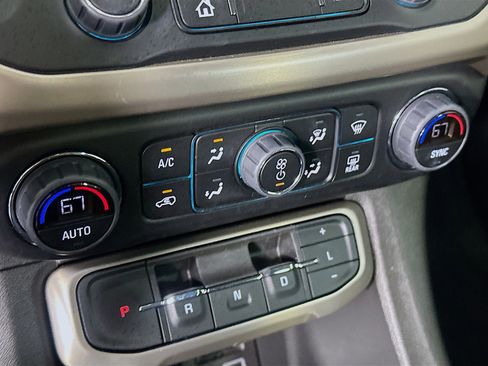 Used 2022 GMC Acadia Denali FWD image 23