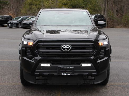 Used 2025 Toyota Tacoma SR5 image 2