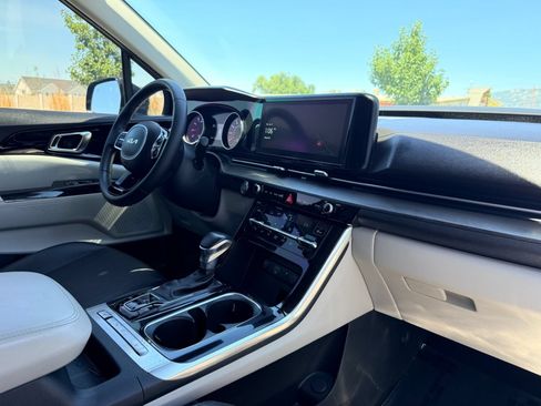 Used 2023 Kia Carnival EX FWD image 13