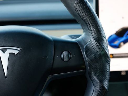 Used 2022 Tesla Model 3 Standard Range image 32