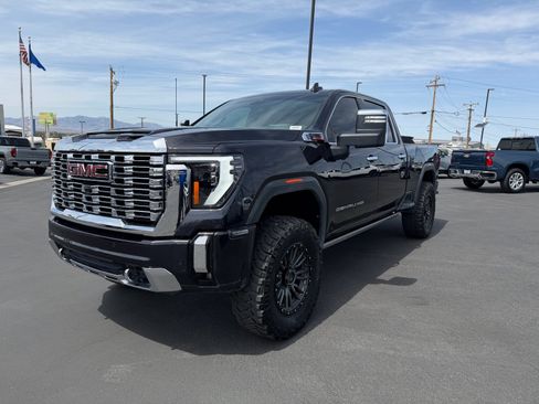 Used 2024 GMC Sierra 2500 Denali w/ Denali Reserve Package image 7