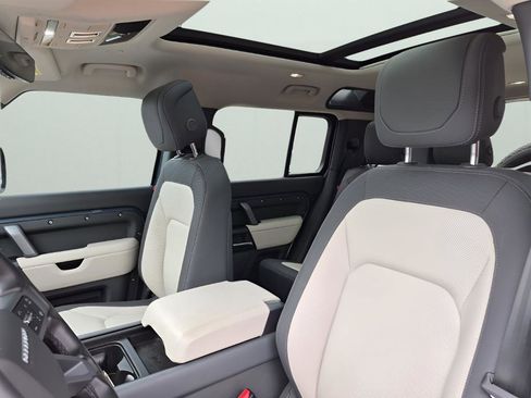 Used 2024 Land Rover Defender 110 X-Dynamic SE image 30