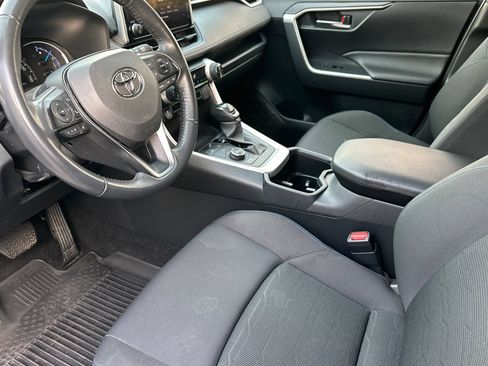 Used 2024 Toyota RAV4 SE image 10