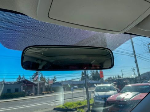 Used 2018 Subaru Forester 2.5i Premium w/ All-Weather Package image 30