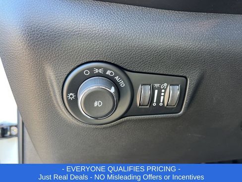 New 2026 Jeep Compass Latitude image 11