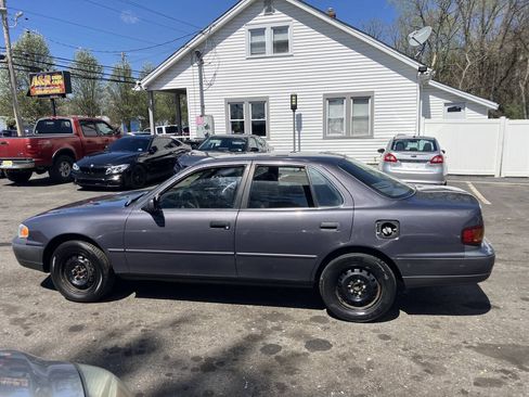 Used 1996 Toyota Camry LE FWD image 10