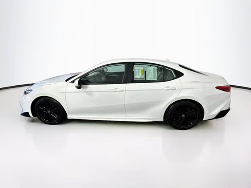 Used 2025 Toyota Camry SE FWD image 4