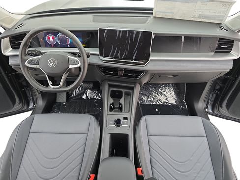 New 2026 Volkswagen Tiguan SE image 9