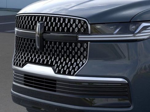 New 2026 Lincoln Navigator Reserve AWD/4WD image 19