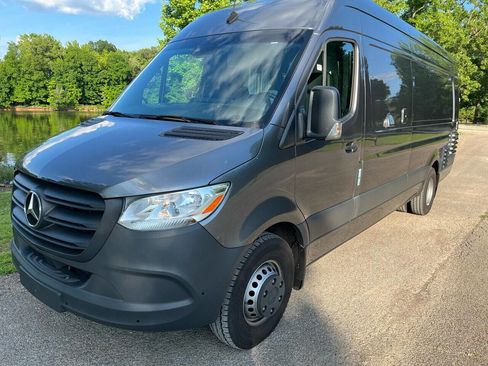 Used 2022 Mercedes-Benz Sprinter 4500 image 10