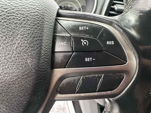 Used 2019 Jeep Cherokee Limited AWD/4WD image 16