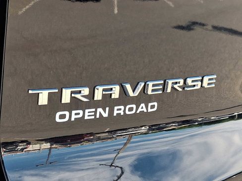 Used 2025 Chevrolet Traverse LT w/ Sun and Wheel Package FWD image 30
