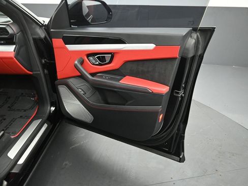 Used 2021 Lamborghini Urus image 34