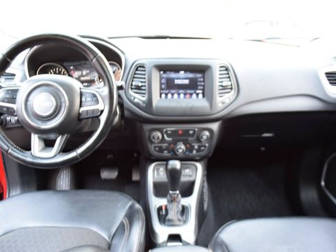 Used 2020 Jeep Compass Latitude w/ Popular Equipment Group FWD image 9