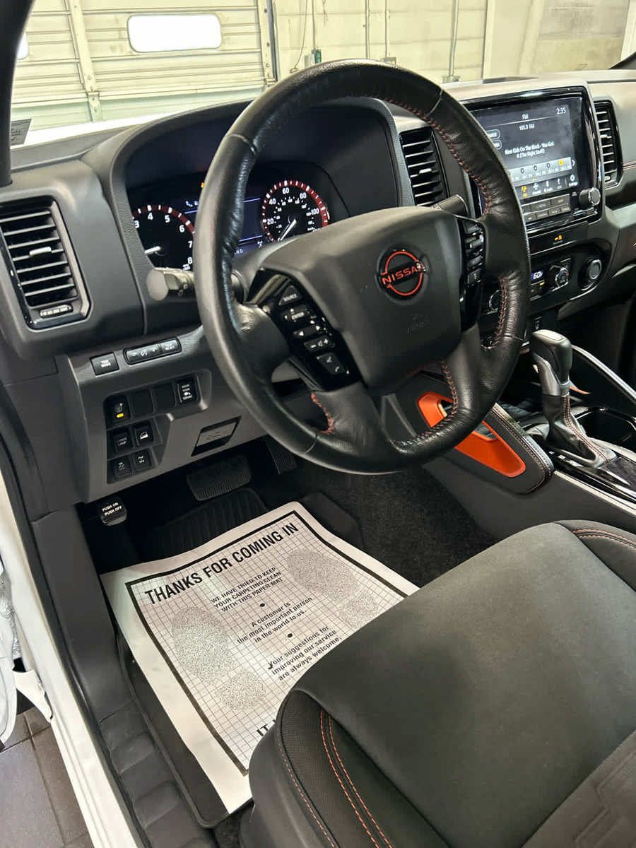 Used 2022 Nissan Frontier PRO-4X AWD/4WD image 9