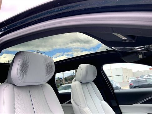 Used 2024 Cadillac Lyriq Luxury AWD/4WD image 22