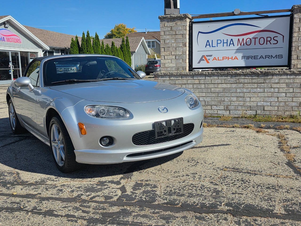 Used 2006 MAZDA MX-5 Miata Touring w/ Appearance Pkg RWD image 1
