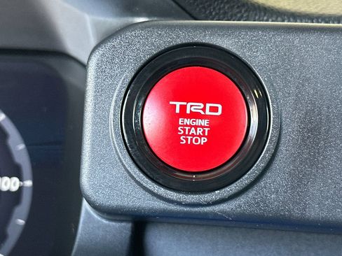 Certified 2025 Toyota Tacoma TRD Off-Road image 26