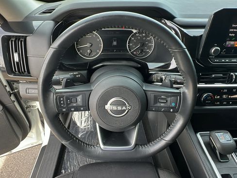 Used 2024 Nissan Pathfinder SV AWD/4WD image 18