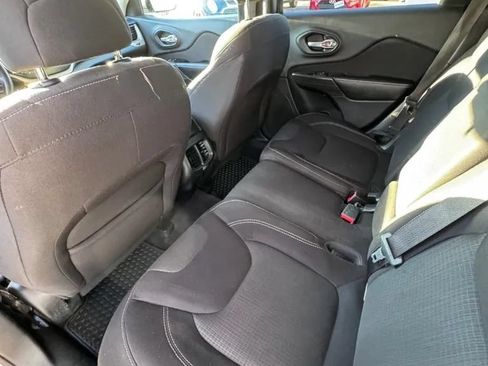 Used 2016 Jeep Cherokee Latitude w/ Cold Weather Group AWD/4WD image 14