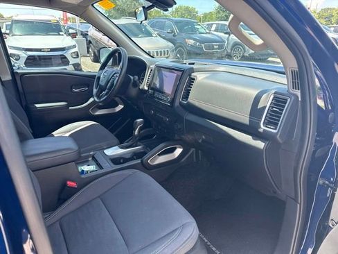 Used 2022 Nissan Frontier SV w/ Technology Package RWD image 11