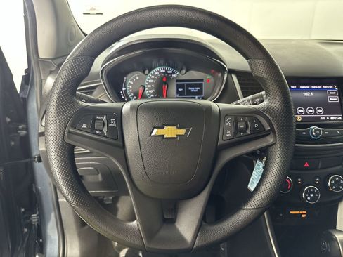 Used 2021 Chevrolet Trax LT FWD image 14