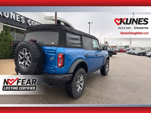 Used 2023 Ford Bronco Badlands image 11