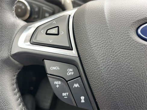 Used 2020 Ford Edge SEL image 31