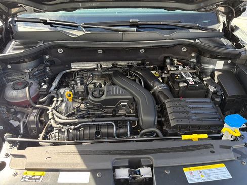 Certified 2023 Volkswagen Taos SE w/ Panoramic Sunroof Package AWD/4WD image 24