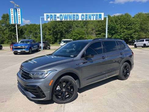 Used 2023 Volkswagen Tiguan SE R-Line FWD image 2