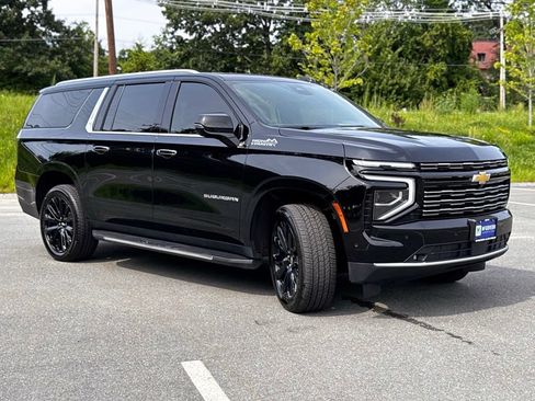 Used 2025 Chevrolet Suburban High Country AWD/4WD image 8