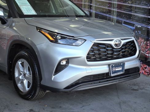 Used 2024 Toyota Highlander LE image 2