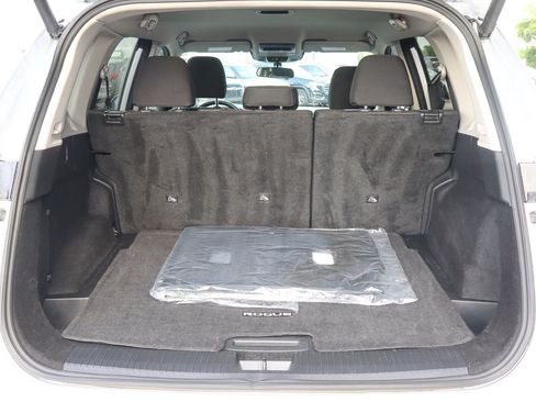 Used 2025 Nissan Rogue SV FWD image 9