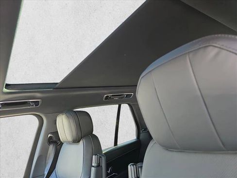 New 2025 Land Rover Range Rover SE image 30