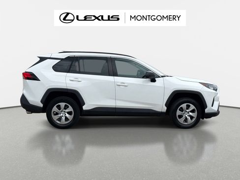 Used 2021 Toyota RAV4 LE FWD image 2