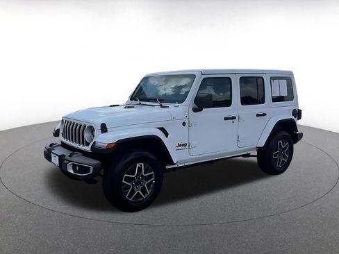 Used 2025 Jeep Wrangler Unlimited Sahara AWD/4WD image 8