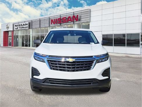 Used 2022 Chevrolet Equinox LS w/ LS Convenience Package image 2