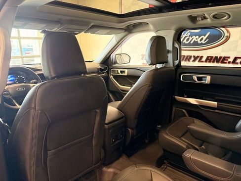 Used 2023 Ford Explorer XLT w/ Equipment Group 202A AWD/4WD image 19