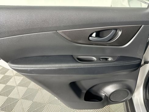 Used 2020 Nissan Rogue S image 24