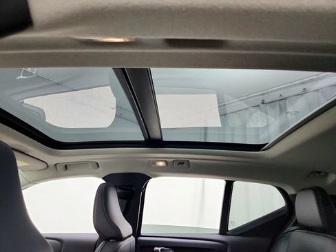 Certified 2025 Volvo XC40 B5 Plus AWD/4WD image 18