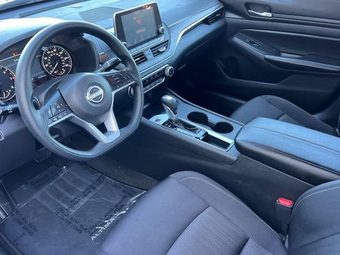 Used 2025 Nissan Altima 2.5 SV FWD image 11